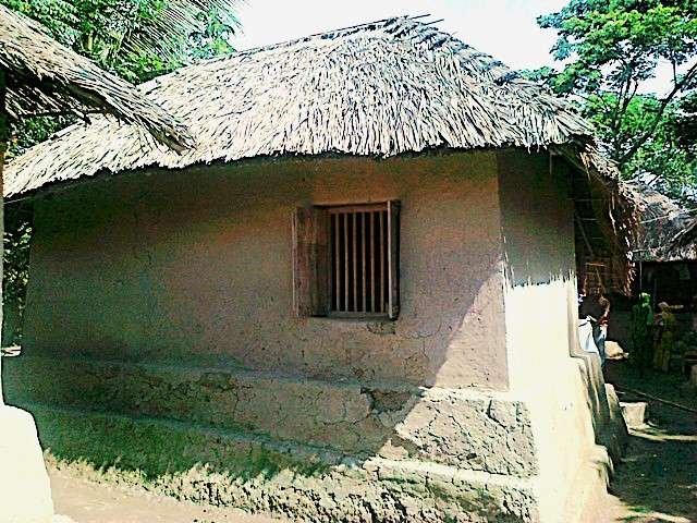 The Characteristics of Bangladeshi Hut Style House