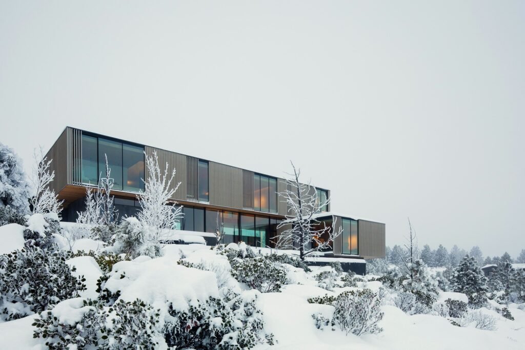 Tetherow Overlook House / Hacker Architects