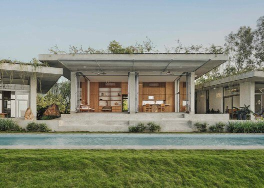 Mazumdar Bravo Lake House Copyright Suleiman Merchant 12 bTAqJV